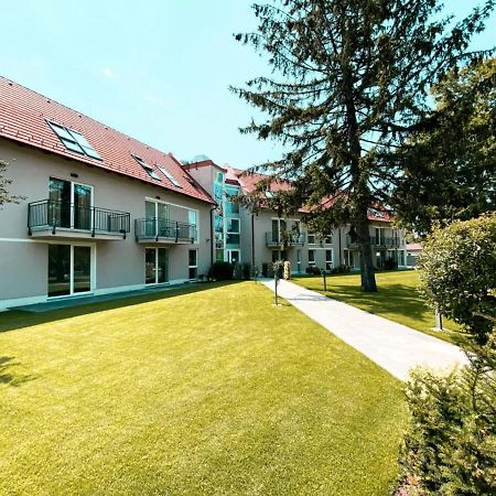 Fresh Green Wellness Apartman Siófok Apartamento Exterior foto