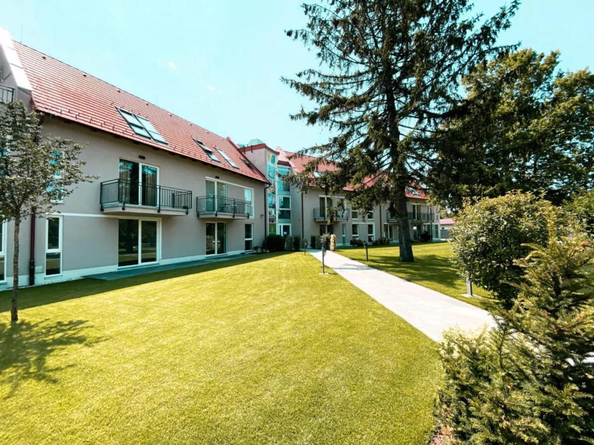 Fresh Green Wellness Apartman Siófok Apartamento Exterior foto